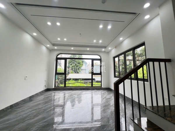 Cần bán Căn góc đã hoàn thiện, 6 tầng, full nội thất  xịn xò, tổ 8 Thạch Bàn