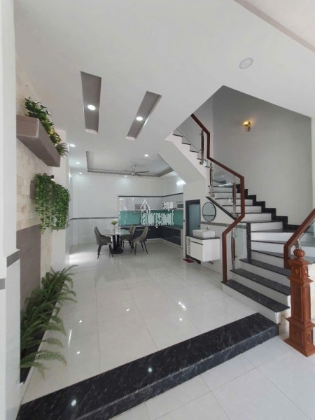 Bán nhà góc 2 mặt tiền đường 11 trường thọ thủ đức TPHCM.Lh 0909428959.