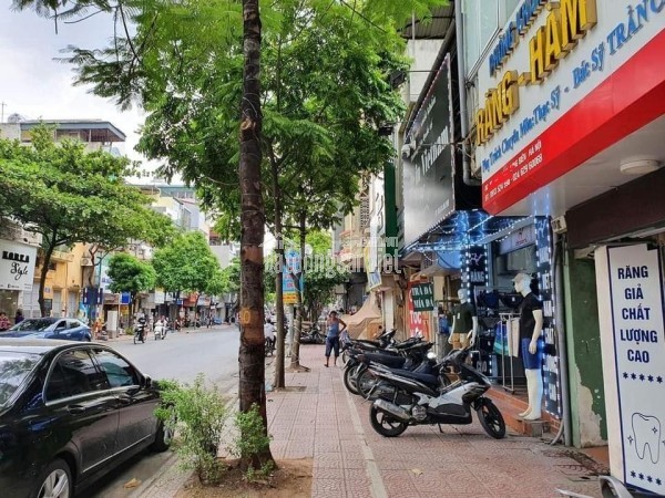 Bán nhà mặt phố Ngọc Lâm 68m2, 5 tầng, kinh doanh đỉnh, giá cực hiếm