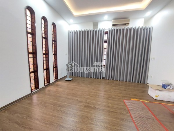 Bán nhà mặt phố Ngọc Lâm 68m2, 5 tầng, kinh doanh đỉnh, giá cực hiếm