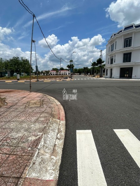 Gấppppppppppp!!!!!! Bán đất gần nút giao cao tốc để mua sữa cho con