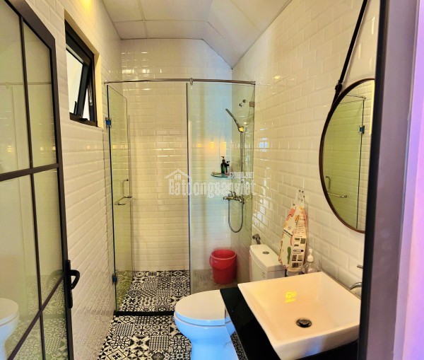 SANG NHƯỢNG VILLA TÂM HUYẾT NGUYỄN ĐÌNH CHIỂU, ĐÀ LẠT - 5PN, SÂN VƯỜN BBQ, HẺM Ô TÔ