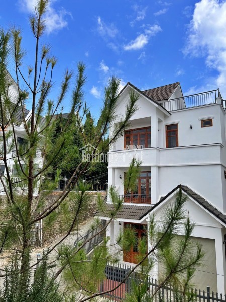SANG NHƯỢNG VILLA TÂM HUYẾT NGUYỄN ĐÌNH CHIỂU, ĐÀ LẠT - 5PN, SÂN VƯỜN BBQ, HẺM Ô TÔ