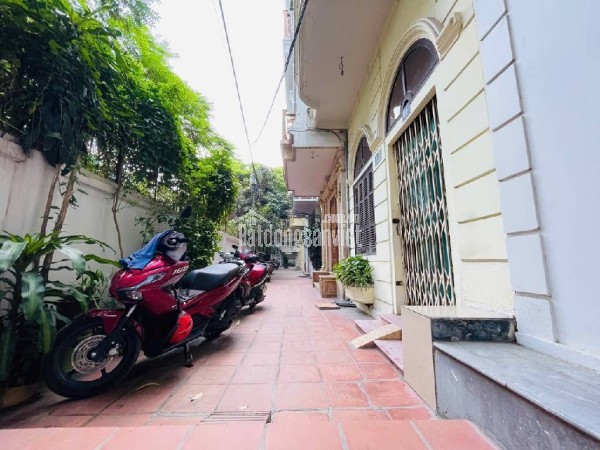 Nhà phân lô Ngõ 1194 Đường Láng, ô tô đậu cổng, view thoáng, 40mx 4 tầng, Kinh doanh tốt