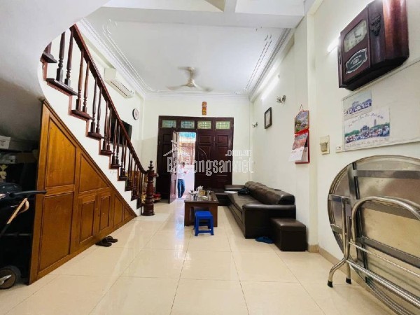 Nhà phân lô Ngõ 1194 Đường Láng, ô tô đậu cổng, view thoáng, 40mx 4 tầng, Kinh doanh tốt