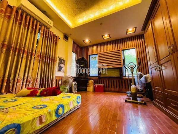Nhà phân lô Ngõ 1194 Đường Láng, ô tô đậu cổng, view thoáng, 40mx 4 tầng, Kinh doanh tốt