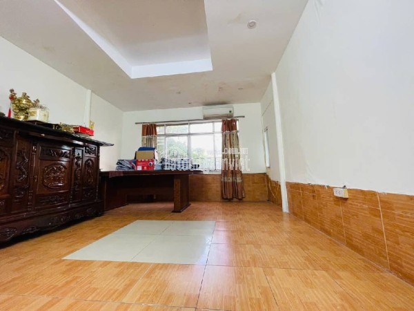 Nhà phân lô Ngõ 1194 Đường Láng, ô tô đậu cổng, view thoáng, 40mx 4 tầng, Kinh doanh tốt