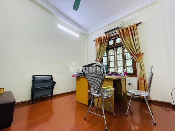 Nhà phân lô Ngõ 1194 Đường Láng, ô tô đậu cổng, view thoáng, 40mx 4 tầng, Kinh doanh tốt