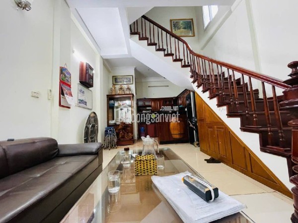 Nhà phân lô Ngõ 1194 Đường Láng, ô tô đậu cổng, view thoáng, 40mx 4 tầng, Kinh doanh tốt