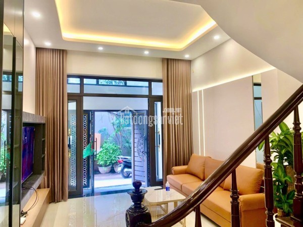 NHÀ ĐẸP FULL NỘI THẤT - GẦN NHIỀU TRƯỜNG ĐẠI HỌC Nhà đẹp mới tinh