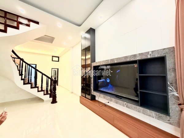 NHÀ ĐẸP FULL NỘI THẤT - GẦN NHIỀU TRƯỜNG ĐẠI HỌC Nhà đẹp mới tinh