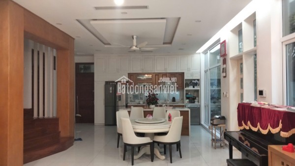Bán đất tái định cư phố Cổ Linh – Lô góc 68m2, mặt đường 17m, gần Aeon Mall