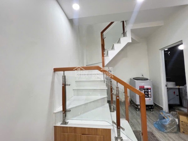 CƠ HỘI VÀNG CHO NHÀ MỚI - CHỈ 4.95 TỶ, VỊ TRÍ SIÊU ĐẸP GẦN CHỢ HIỆP PHÚ