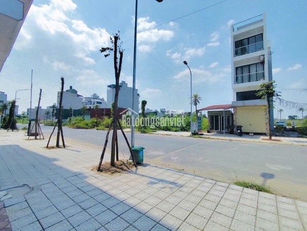 CHỦ ĐẤT BÁN GẤP LÔ 100M2 FULL THỔ CƯ TRONG KHU DÂN CƯ SẦM UẤT