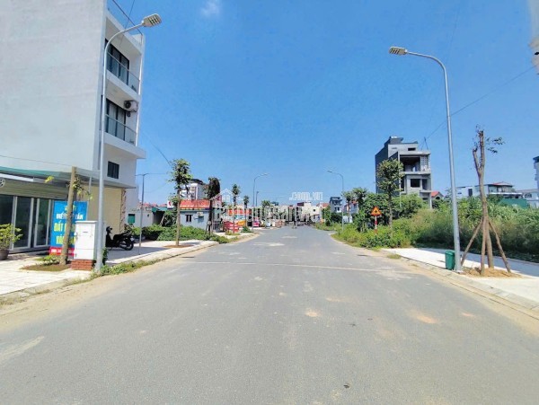 CHỦ ĐẤT BÁN GẤP LÔ 100M2 FULL THỔ CƯ TRONG KHU DÂN CƯ SẦM UẤT