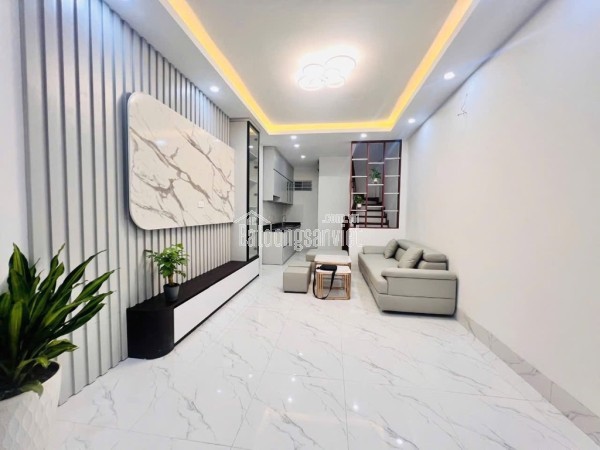 - Nhà mới xây, vị trí đẹp, ngõ nông , chủ để lại toàn bộ nội thất cao cấp , đồ gỗ, máy rửa bát, ti