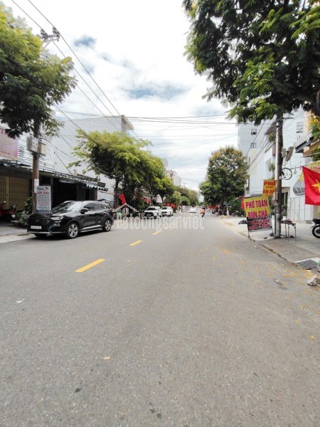 Chính chủ bán nhà MT Hồ Tùng Mậu – Hòa Minh- liên chiều.
– DT > 100m², đường 10m5, vỉa hè 4m
– Sát