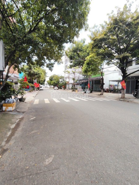 Chính chủ bán nhà MT Hồ Tùng Mậu – Hòa Minh- liên chiều.
– DT > 100m², đường 10m5, vỉa hè 4m
– Sát