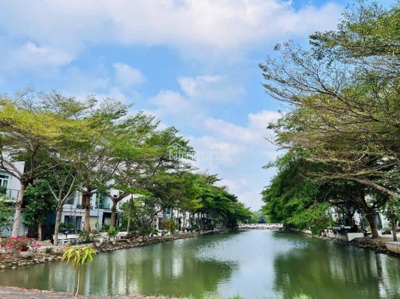 90m2 - Giá 10.2 tỷ - 4PN - Nhà phố view sông đường D5A, Q7