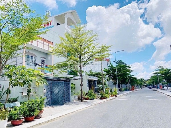 NGỘP BANK BÁN GẤP LÔ ĐẤT 150M2 NGAY MẶT TIỀN ĐƯỜNG HUỲNH VĂN LŨY