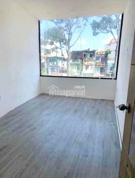 15 Triệu: HIẾM nguyên căn MẶT TIỀN đường 3 tháng 2 Q10- cao 4 tầng 3 phòng thông suốt. VŨ