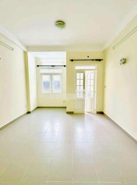 15 Triệu: HIẾM nguyên căn MẶT TIỀN đường 3 tháng 2 Q10- cao 4 tầng 3 phòng thông suốt. VŨ