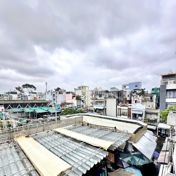 BÁN NHÀ QUẬN 10- MẶT TIỀN CHỢ NGUYỄN TRI PHƯƠNG- 5 TẦNG Ở NGAY: NHỈNH 10 TỶ. Mr Vũ: 0933910039