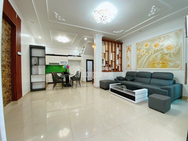 NHÀ HAI BÀ TRƯNG KINH DOANH QUẦN ÁO CỰC TỐT.