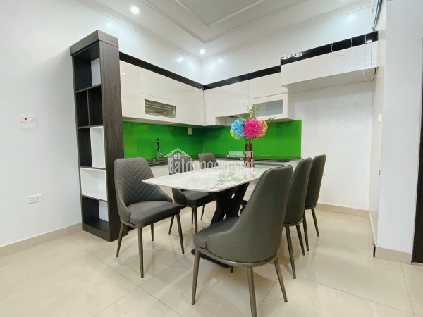 NHÀ HAI BÀ TRƯNG KINH DOANH QUẦN ÁO CỰC TỐT.