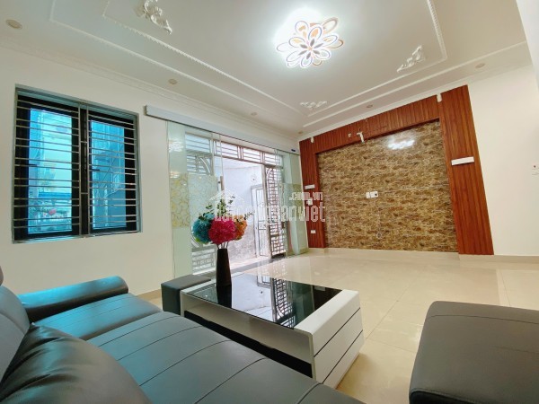 NHÀ HAI BÀ TRƯNG KINH DOANH QUẦN ÁO CỰC TỐT.