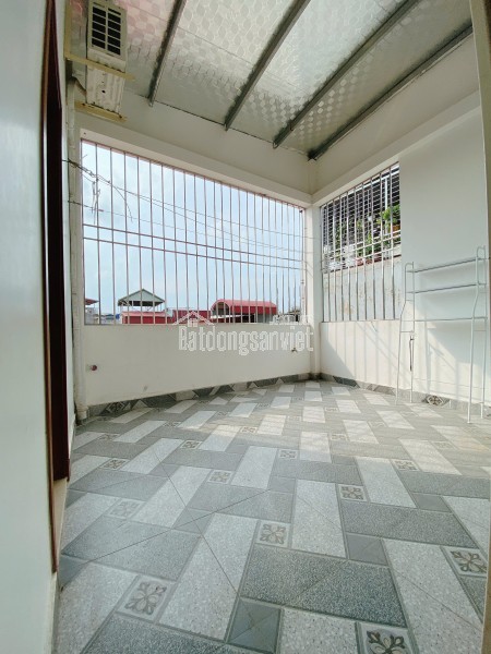 NHÀ HAI BÀ TRƯNG KINH DOANH QUẦN ÁO CỰC TỐT.
