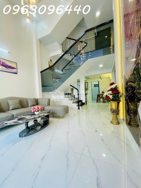 Chính chủ bán nhà 4 tầng hẻm xe hơi gần Phú Mỹ Hưng, sổ hồng riêng hoàn công đầy đủ