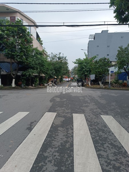 Bán nhà 2,5 tầng đường Nguyễn Chánh – trục đường Kinh doanh