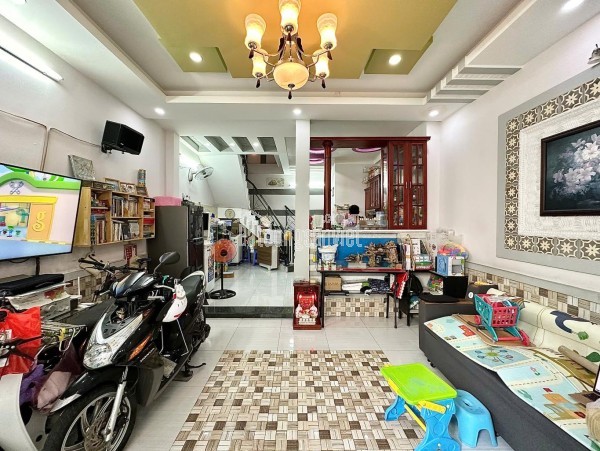 Bán căn nhà hẻm xe hơi Phạm Văn Đồng Quận Bình Thạnh DT 45m2