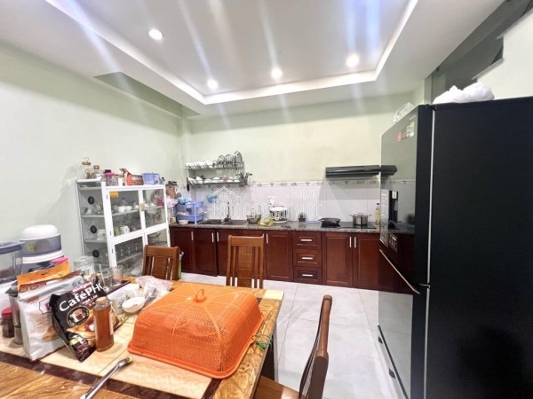 Bán nhà 4 tầng, 4PN, hẻm Quân Sự, Gò Vấp. DT 55m2, SH, giá 7.6 tỷ. LH: 0949606831