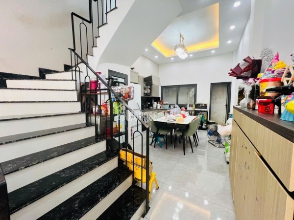 Nhà Tây Hồ oto 7 chỗ qua nhà! 58m, mặt tiền 4m, đường vào nhà 3.5m!
