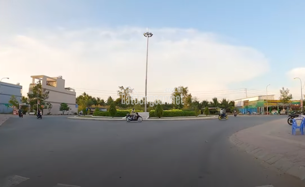 Cặp 2 nền liền kề, Mặt tiền Nguyễn Công Bình, TP Mỹ Tho. Ấp 2. Hướng Bắc.