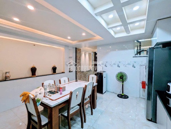 **Tuyệt Phẩm Nhà Trong Ngõ Chuyên Dùng 9, Quận 7: 74m2, 2 Tầng, 3PN, Sổ Đỏ, Giá Chỉ 5.7 Tỷ!**