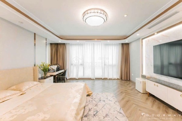 Nhà Tây Hồ, Nhà Lạc Long Quân! Diện tích 32m, 5 tầng, mặt. tiền. 5m!