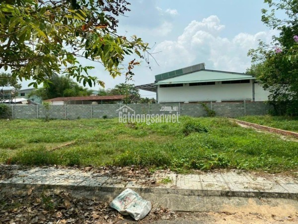 lô 2 mặt tiền nhựa ngay TTHC chơn thành 1ty2/200m2