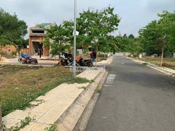 lô 2 mặt tiền nhựa ngay TTHC chơn thành 1ty2/200m2