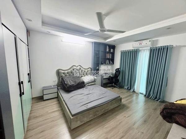Nhà Tây Hồ hót quá nhỉnh 8 tỷ có ngay  nhà 5 tầng, 2 phút ngồi bờ Hồ Tây hóng gió, ngắm mặt hồ!