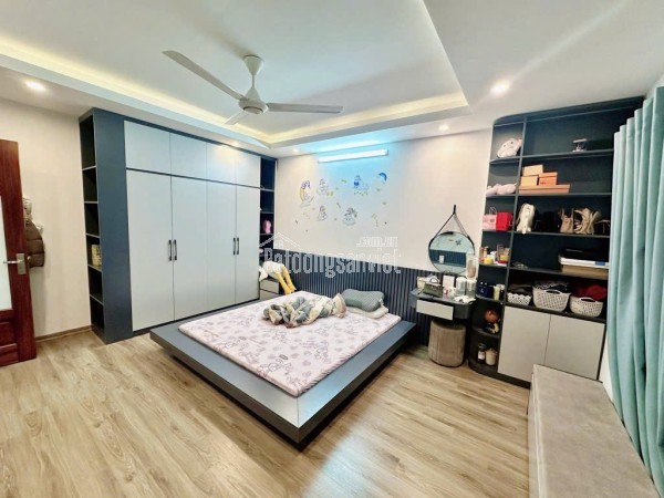 Nhà Tây Hồ hót quá nhỉnh 8 tỷ có ngay  nhà 5 tầng, 2 phút ngồi bờ Hồ Tây hóng gió, ngắm mặt hồ!