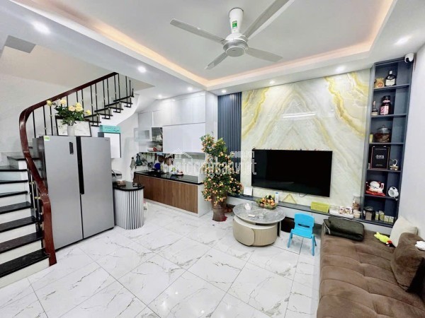 Nhà Tây Hồ hót quá nhỉnh 8 tỷ có ngay  nhà 5 tầng, 2 phút ngồi bờ Hồ Tây hóng gió, ngắm mặt hồ!