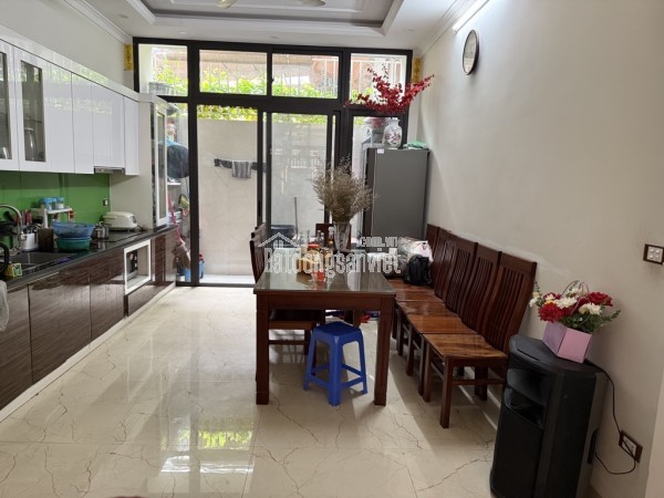 Vị trí ngõ 92 to rộng đẹp nhất tuyến phố Nguyễn Khánh Toàn, ngõ ô tô tránh, nhà mình cách ô tô