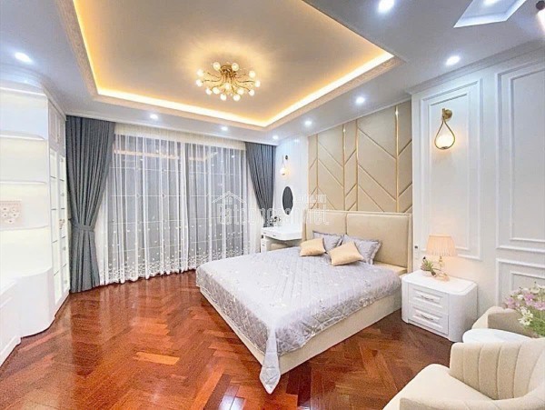 Chính chủ bán nhà phố Bà Triệu – 5 tầng, 60m², cách mặt phố chỉ 15m, giá tốt 10.5 tỷ