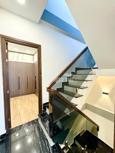 Bán Gấp Nhà Hẻm Dien Tich To Huỳnh Tấn Phát, Quận 7: 76m2, 3 Tầng, 5PN, Đông, Giá 6.8 Tỷ,