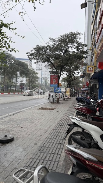 GIẢM NGAY 5 TỶ TÒA NHÀ VĂN PHÒNG MẶT PHỐ VIP QUẬN BA ĐÌNH – VỈA HÈ ĐÁ BÓNG