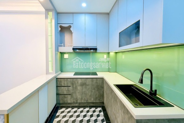 18 Triệu: thuê nguyên căn mới xây Quận 4- MẶT TIỀN đường số- 4x8- 4 Tầng 3 Phòng ngủ. VŨ 0933910039