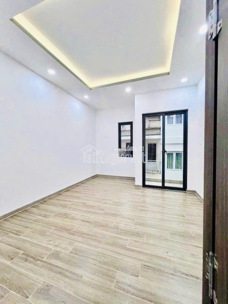 18 Triệu: thuê nguyên căn mới xây Quận 4- MẶT TIỀN đường số- 4x8- 4 Tầng 3 Phòng ngủ. VŨ 0933910039